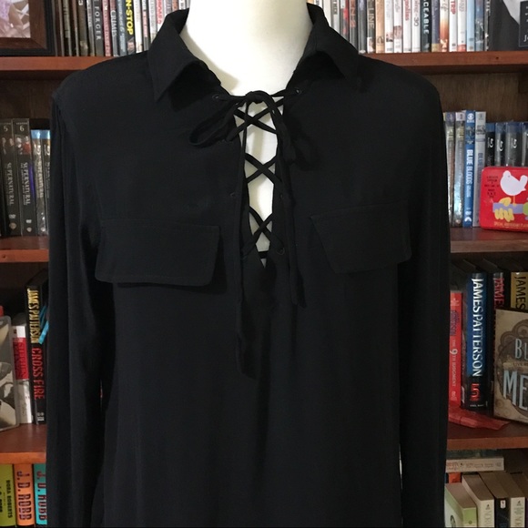 🌺🆕5⭐️Gorgeous Lace Up Top - Picture 2 of 5