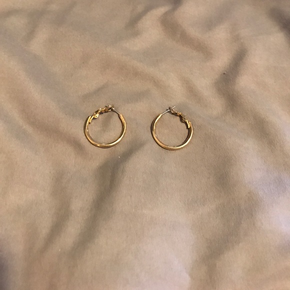 Gold Earrings - Picture 1 of 2