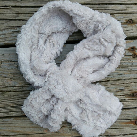 Zara Accessories - Zara Faux Fur Collar Scarf
