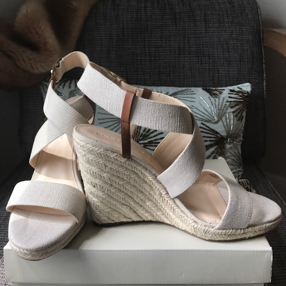 Banana Republic Beige Linen w/ Cognac Strap Wedges