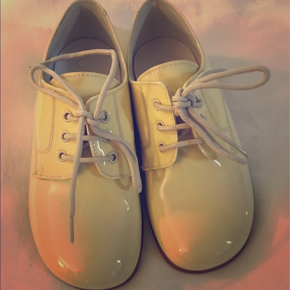New! Patent leather shoes for your cutie!