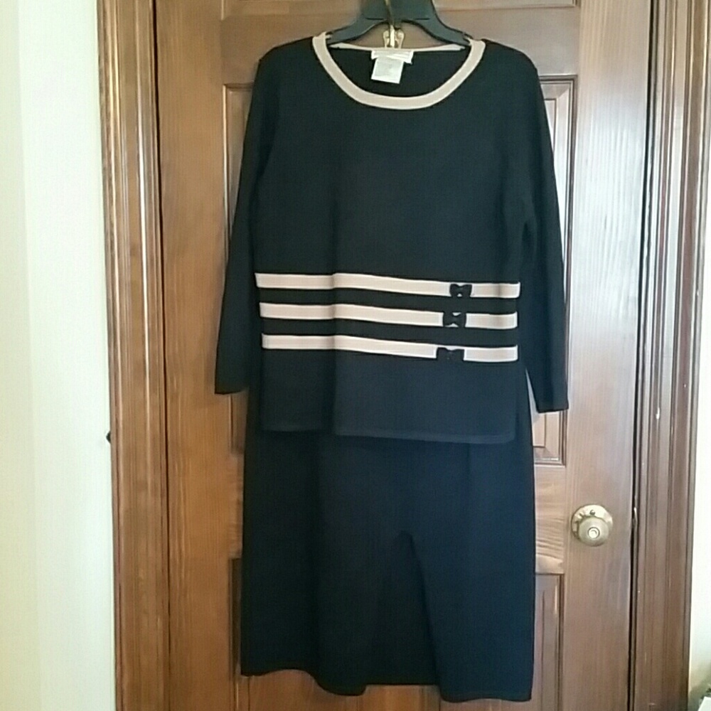 Karin Stevens 2 piece knit suit