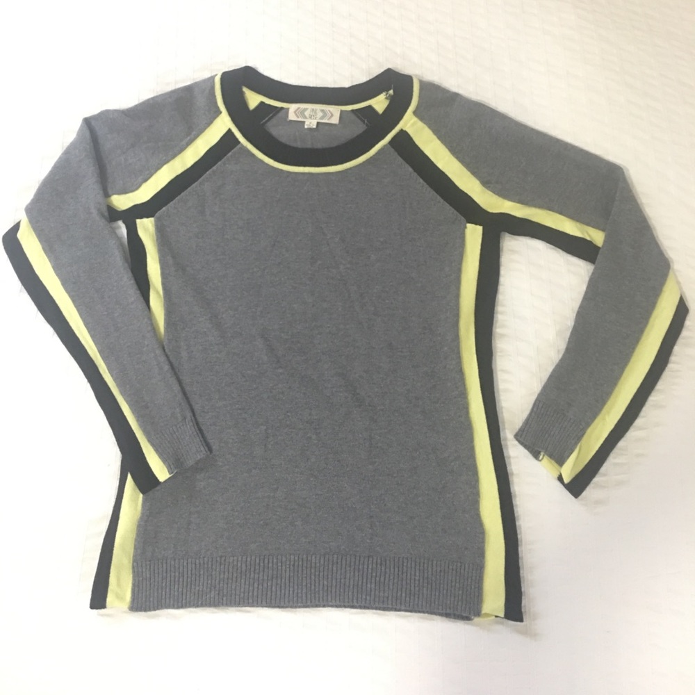 Women's size small super stretchy sweater.