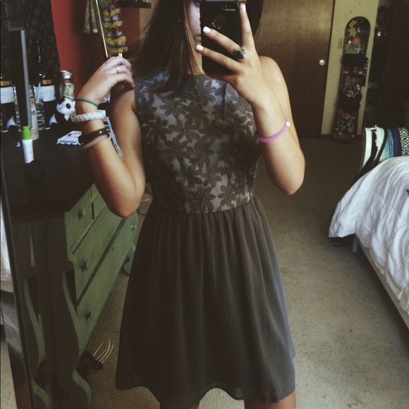 VELVET FLOWER DRESS - Picture 1 of 4