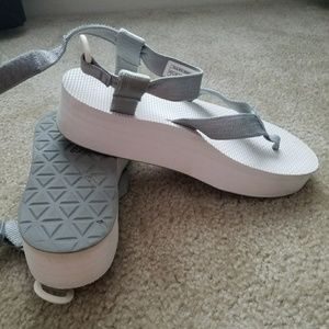 Teva flatforms