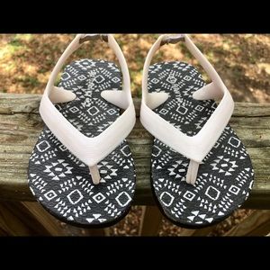 : Old Navy : T6 Tribal print Sandals