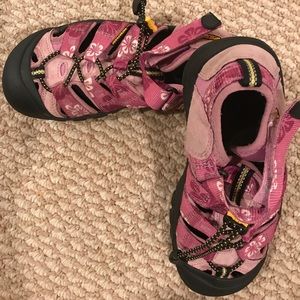 Girls KEEN shoes- size 4