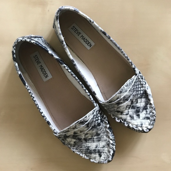 Steve Madden Shoes - ✨Steve Madden✨"Murphy" Snake Skin Flats/Loafers