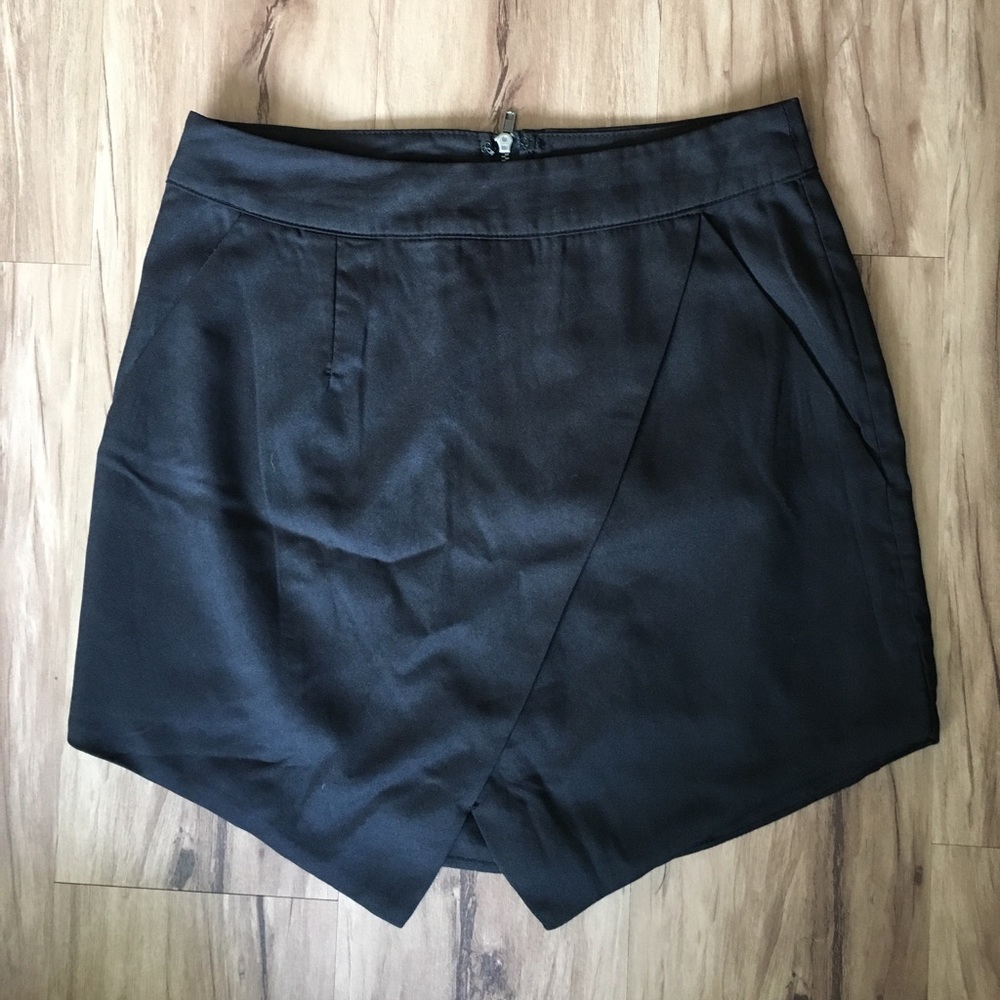 LF Paper Heart Envelope Skirt in Black