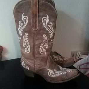 Corral boots size 8