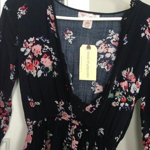 💥NWT - Women's Floral Dress, Size SM