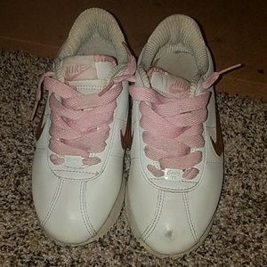 Nike cortez shoes size 6