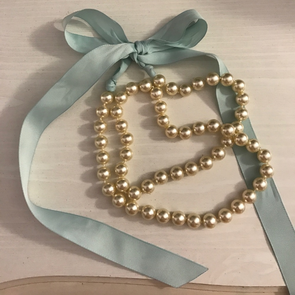 Pearl ribbon necklace