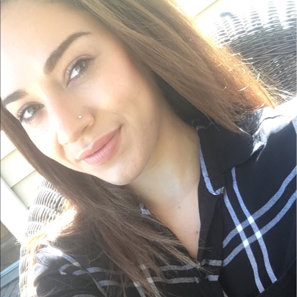 Meet your Posher, Nadia