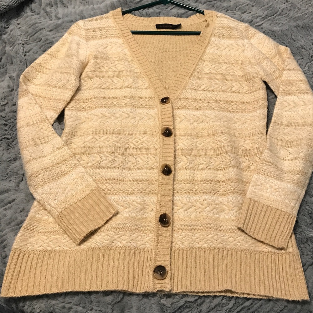 🍁BOGO🍁 Long tan and cream button up cardigan