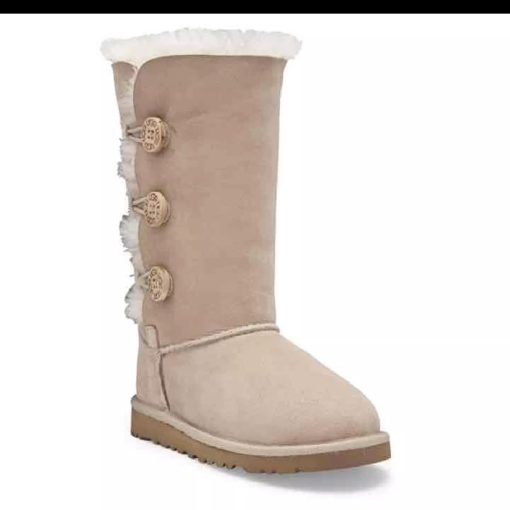 Brand New size 6 uggs