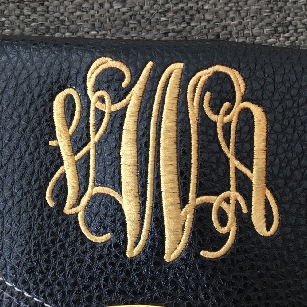 Monogrammed envelope clutch with gold chain - Picture 2 of 5