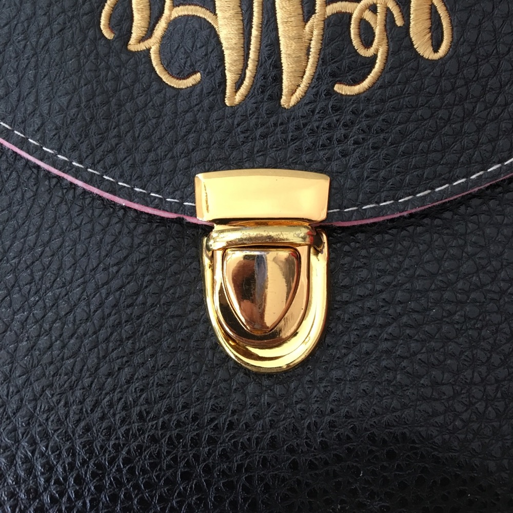 Monogrammed envelope clutch with gold chain - Picture 4 of 5