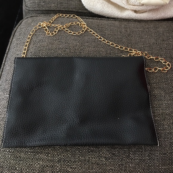 Monogrammed envelope clutch with gold chain - Picture 5 of 5