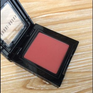 Bobbi Brown Blush in 19 "Poppy". Barely Used