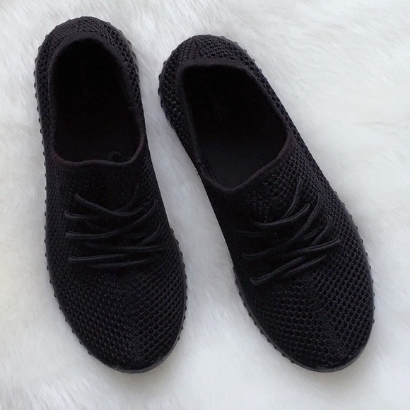 HP! 1 LEFT! Darby Perforated Slip On Sneakers Mesh - Picture 3 of 7