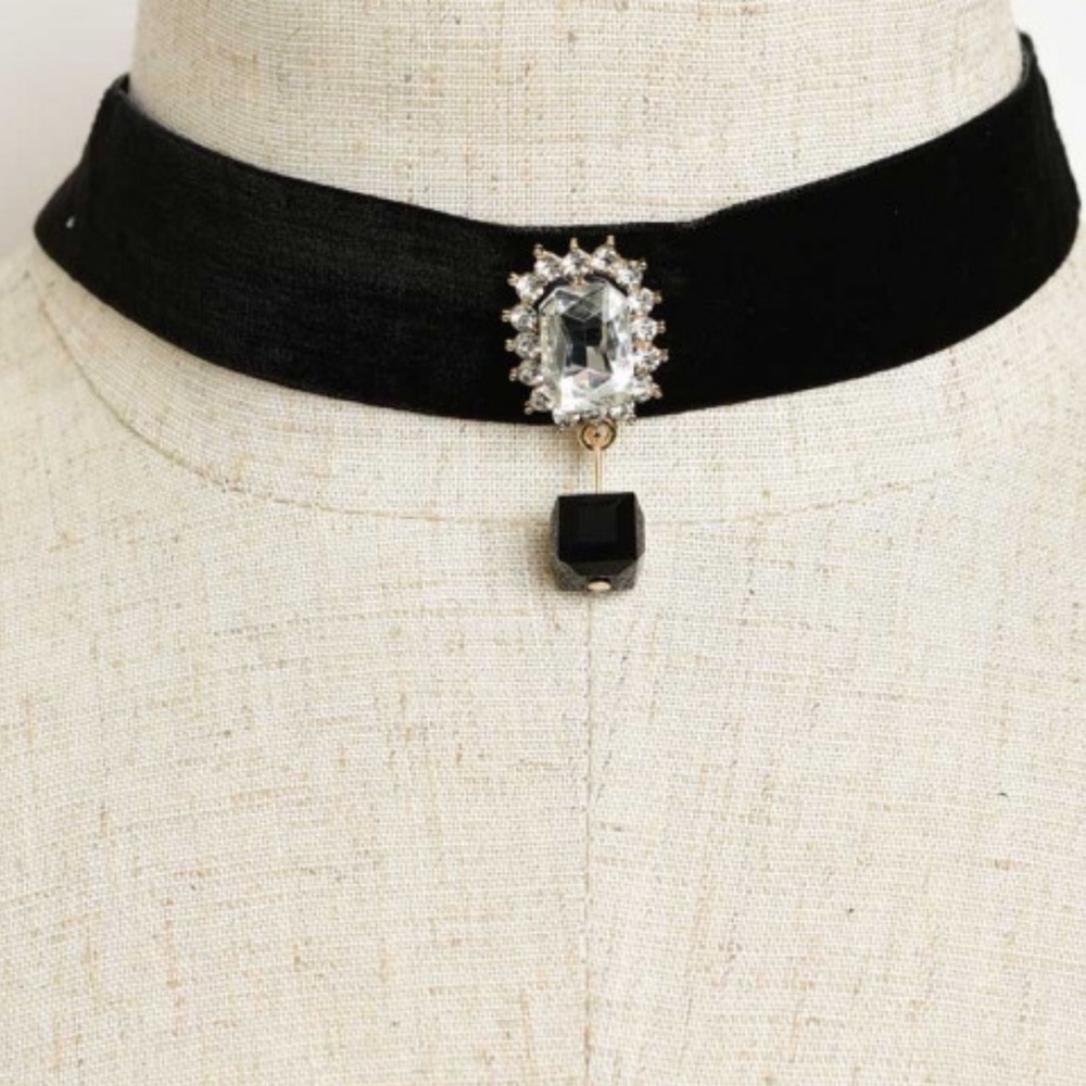 VICTORIAN CRYSTAL STYLE CHOKER