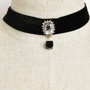 VICTORIAN CRYSTAL STYLE CHOKER
