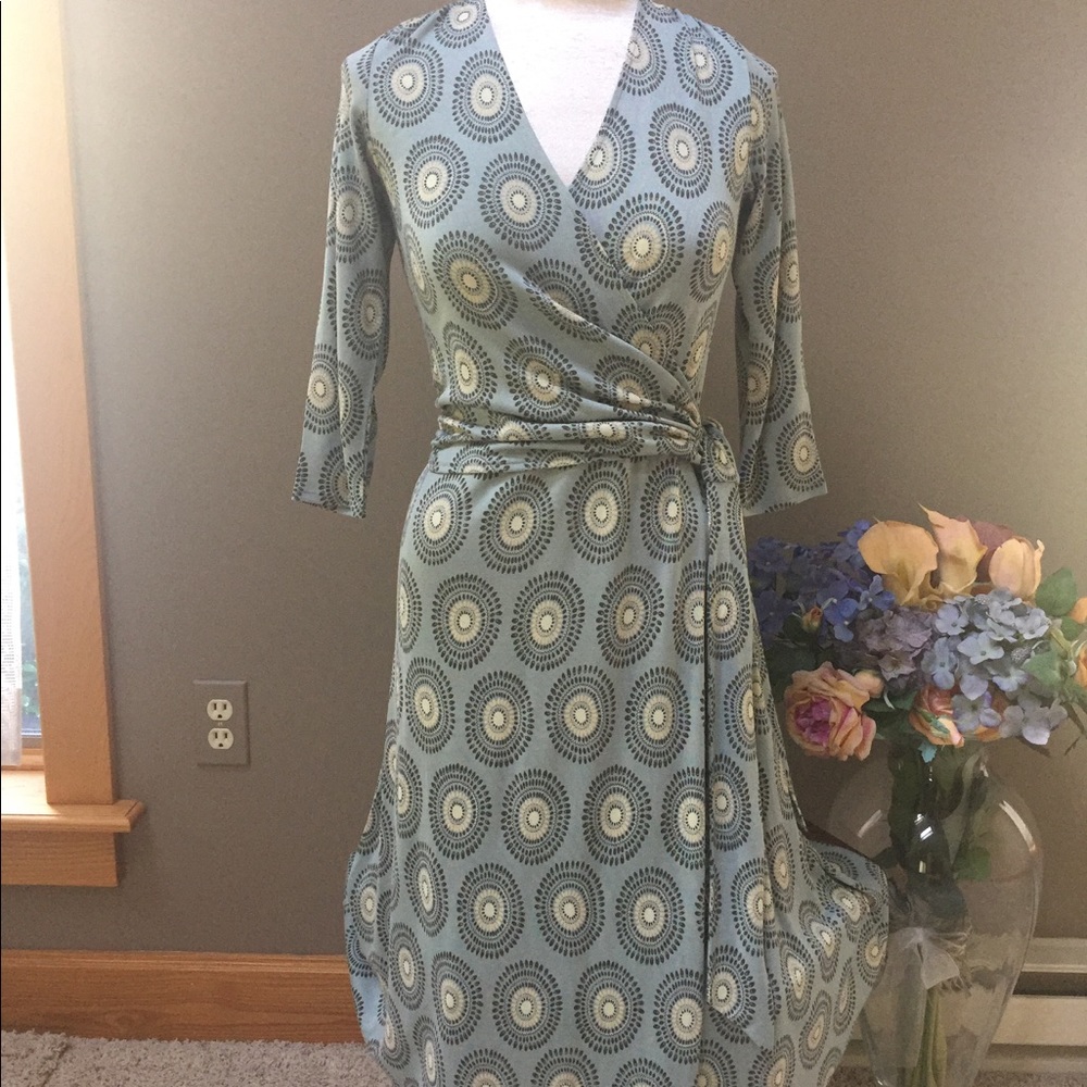Ann Taylor Size 6 wrap dress.