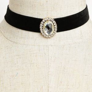 CHOKER CRYSTAL PENDANT SET