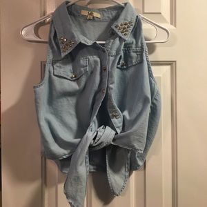 blue crop tie up tank.