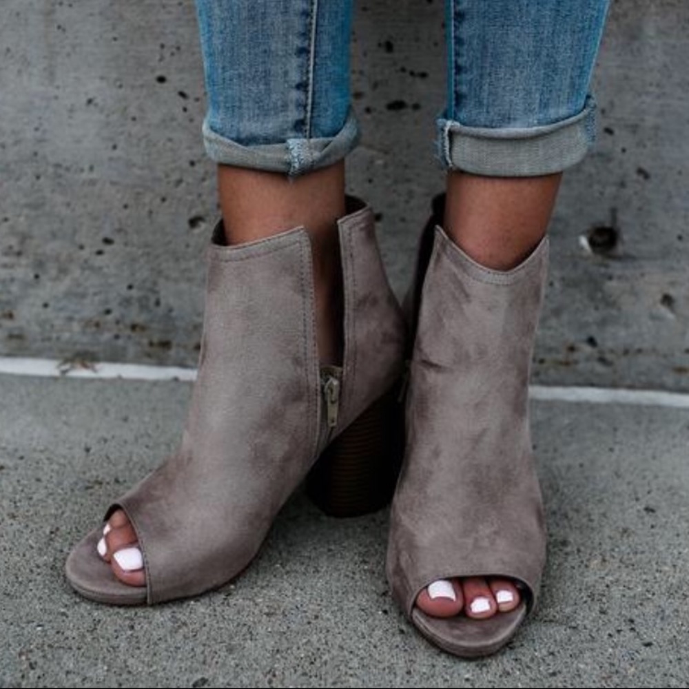 Size 7 never worn!