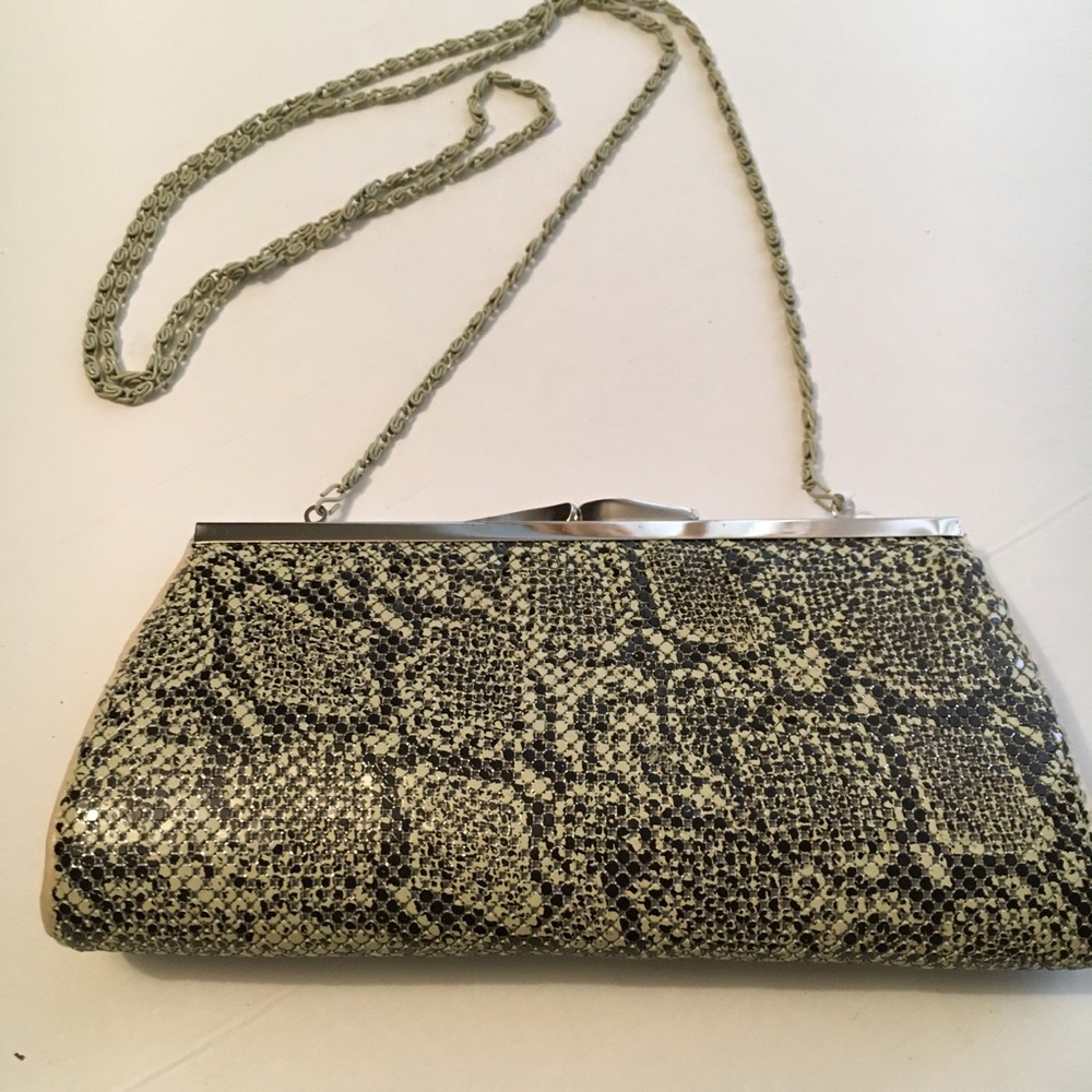 Faux snake dress bag chic silver snap closure 🐍