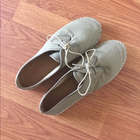 Tesori Shoes - Beige/olive green shoes size 9.5
