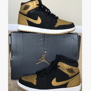 Nike Air Jordan 1 Retro High Top Sneakers