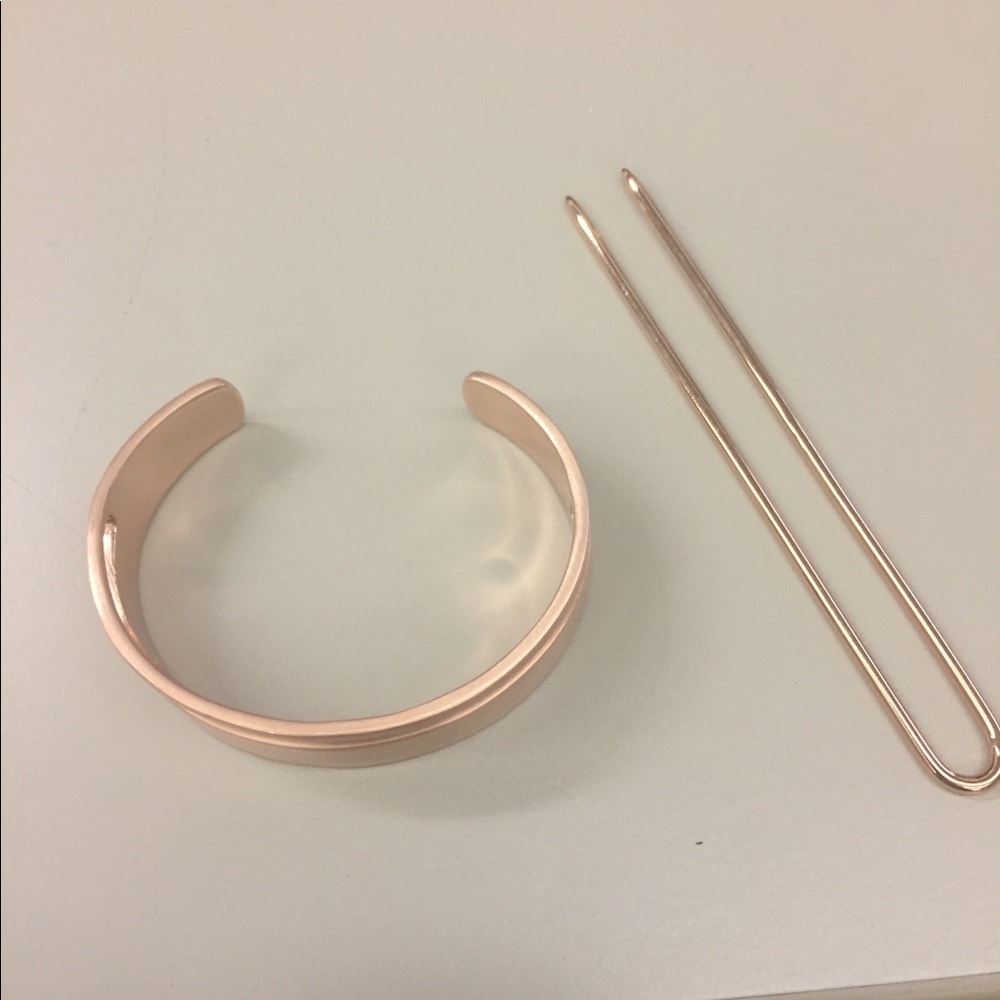 Bun cuff made by Jen Atkin