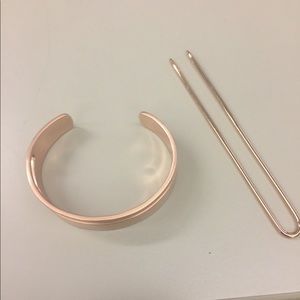 Bun cuff made by Jen Atkin