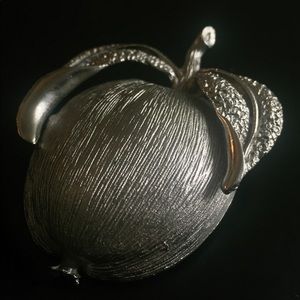 Sarah Coventry costume jewelry set. Apple 1970