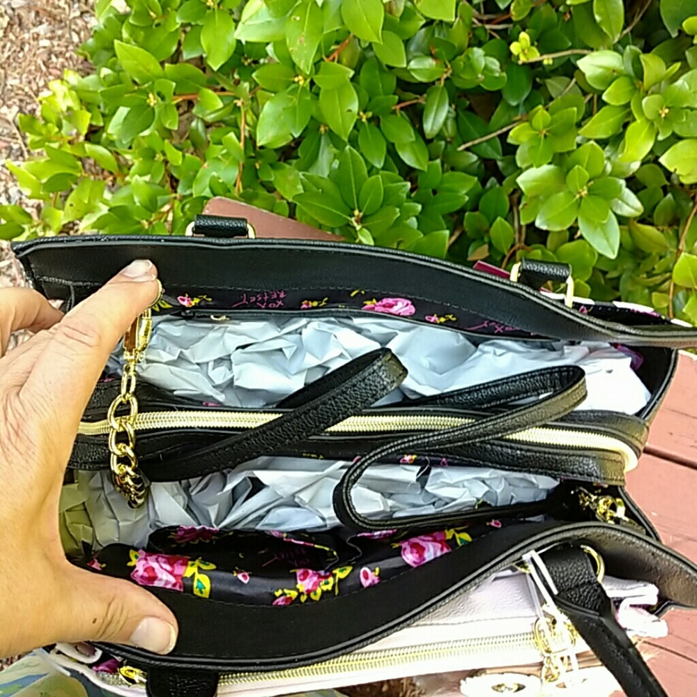 Betsey Johnson compartment satchel NWT - Picture 2 of 4