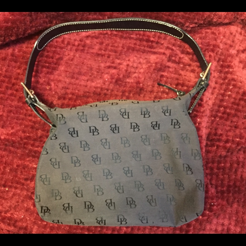 Mini signature Dooney and Bourke