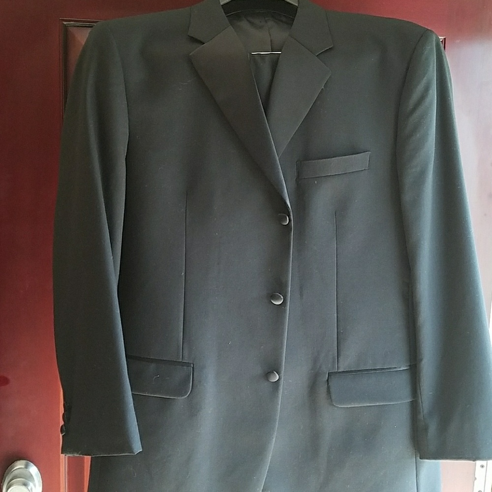 Men's classic black 3 button tuxedo