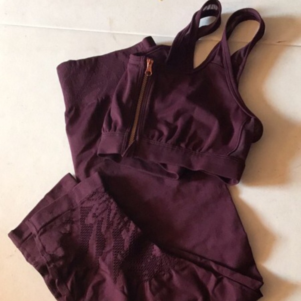 *SOLD* Zip front sports bra