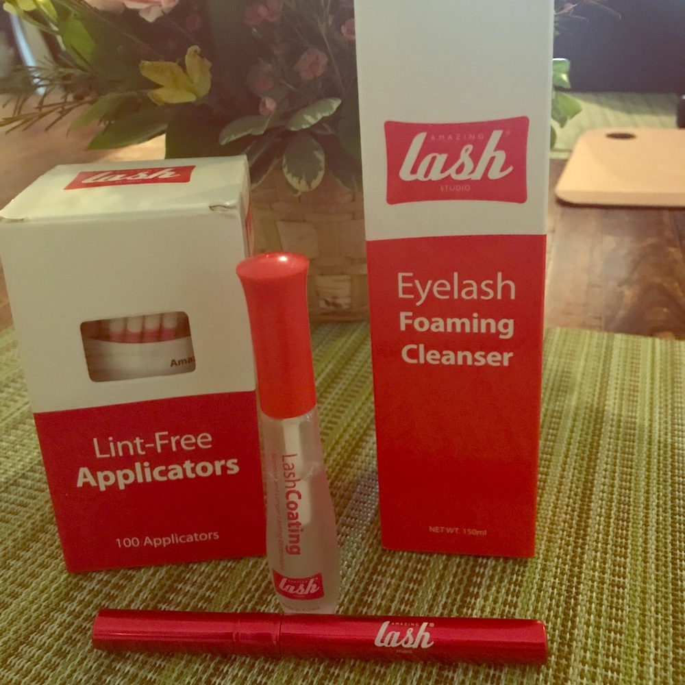 Eyelash extension care kit