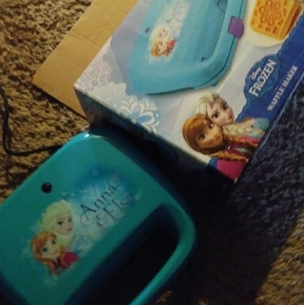 Girls frozen waffle maker