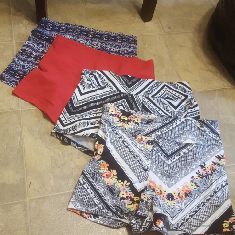 4 pair of stretcher shorts