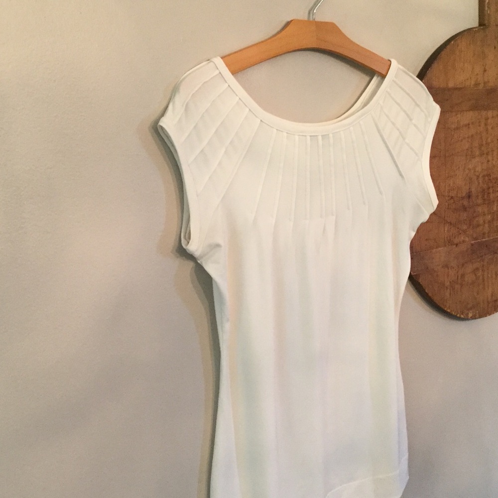 Light cream, pullover