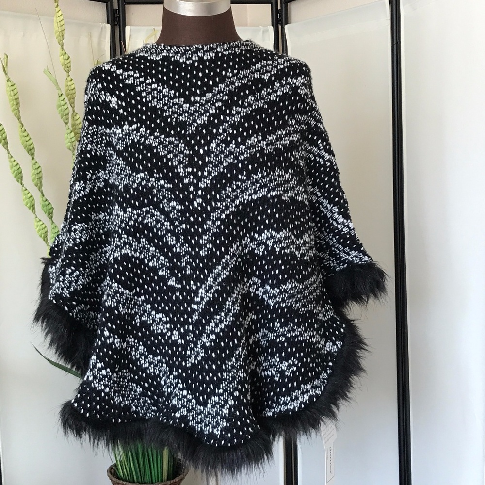 ALFRED DUNNER FUR TRIM PONCHO BLACK & WHITE NEW