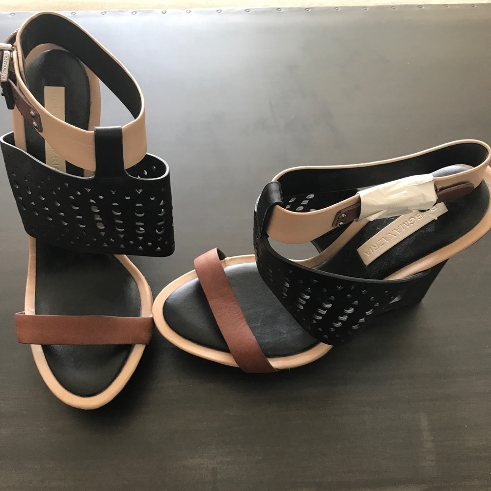 BCBG Wedge