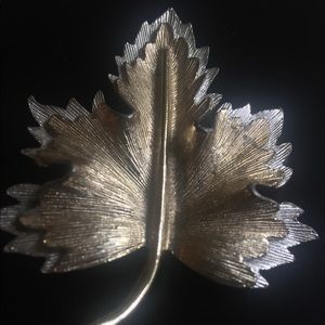 SARAH COVENTRY VINTAGE BROOCH