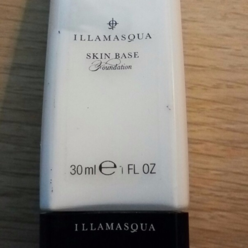Illamasqua White Skin Base Foundation