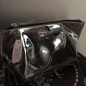 Cosmetic bag